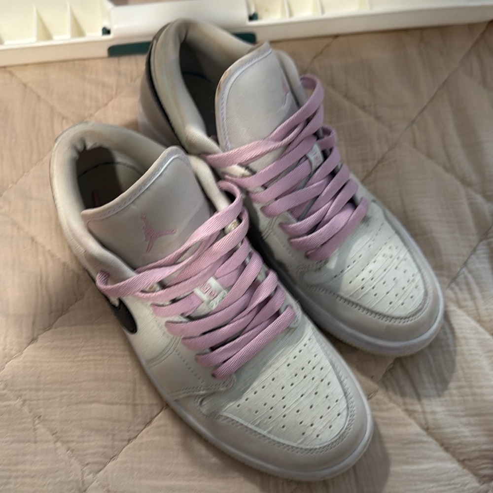 Wmns Air Jordan 1 Low SE 'Barely Green'